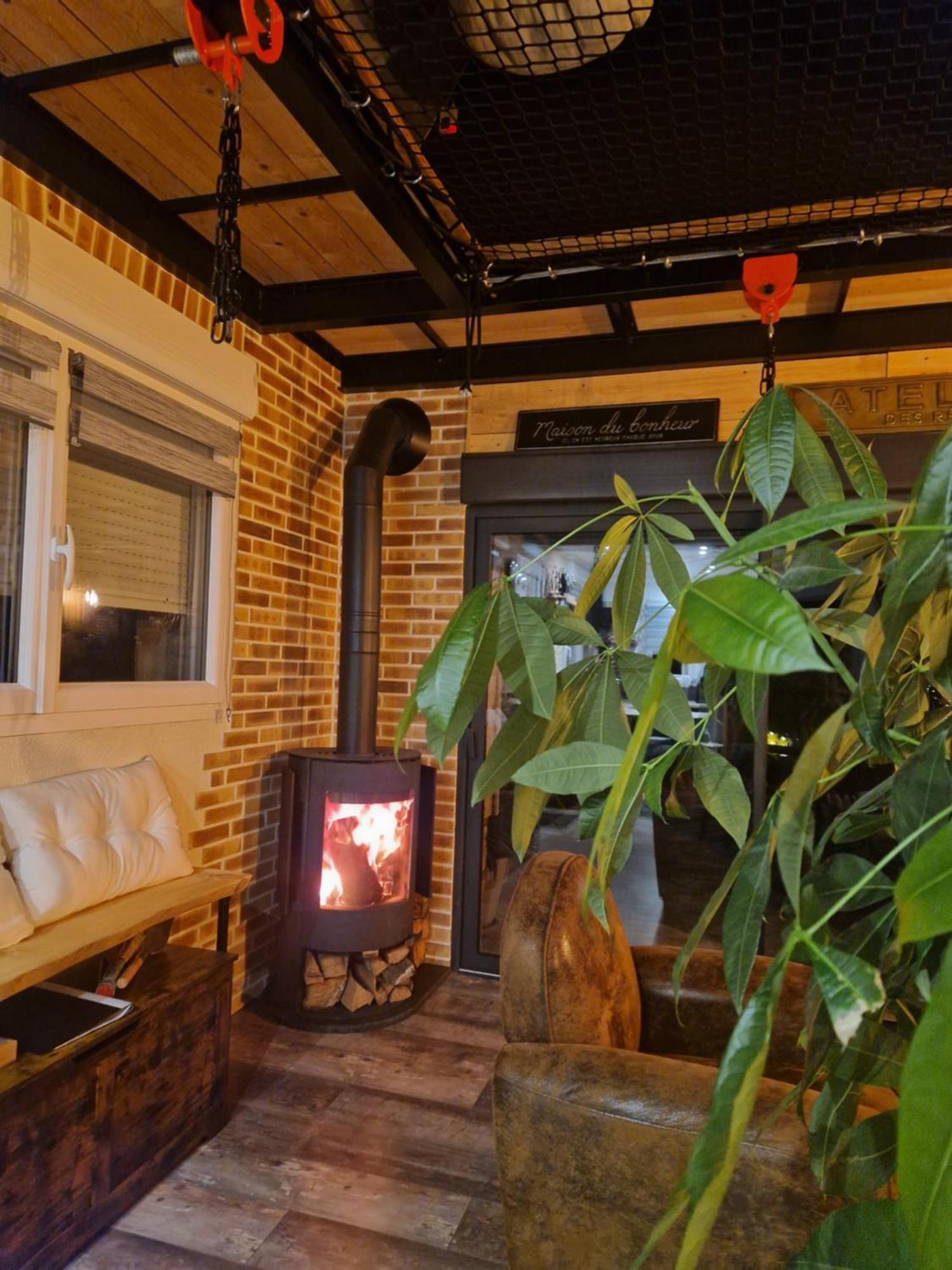 Chalet Industriel Avec Filet Et Spa 索里尼 外观 照片